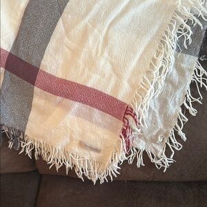 Burberry traditional colors/pattern Women’s scarf.